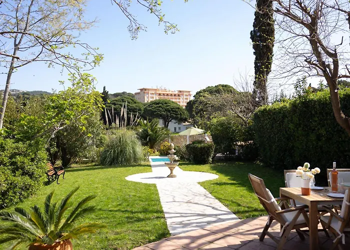 Fruitier, Sunny Pool Near The Sea & Beach, Domaine L'oiseau Bleu Willa Sainte-Maxime